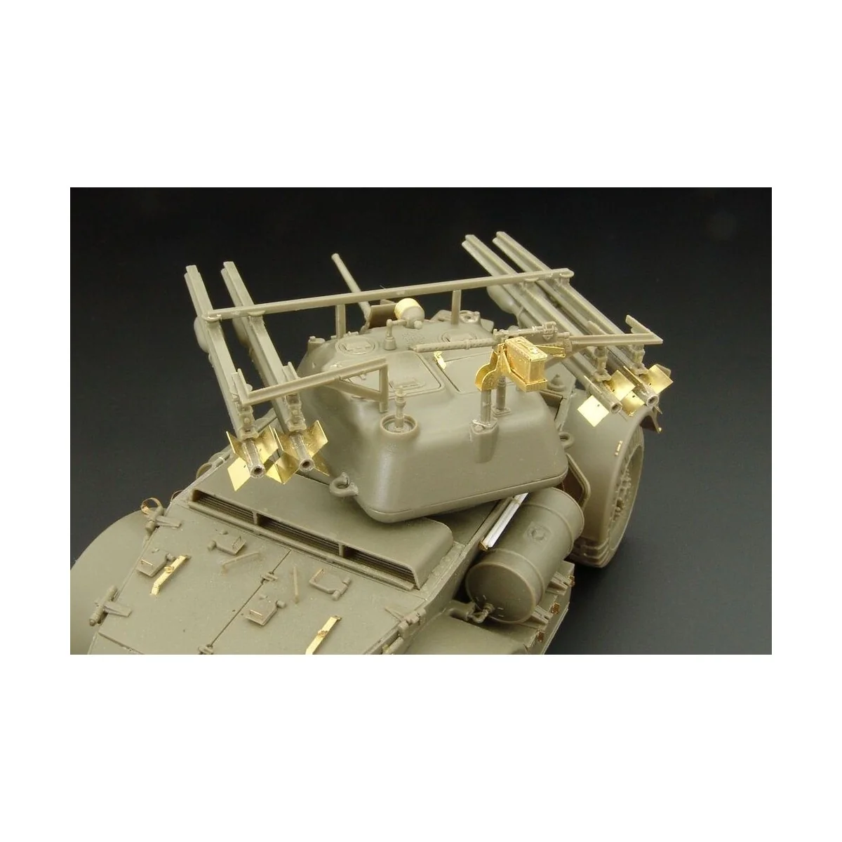 T17E1 Staghound Mk I w 60LB Rocket Launch, 1/35 - Hauler HLU35056