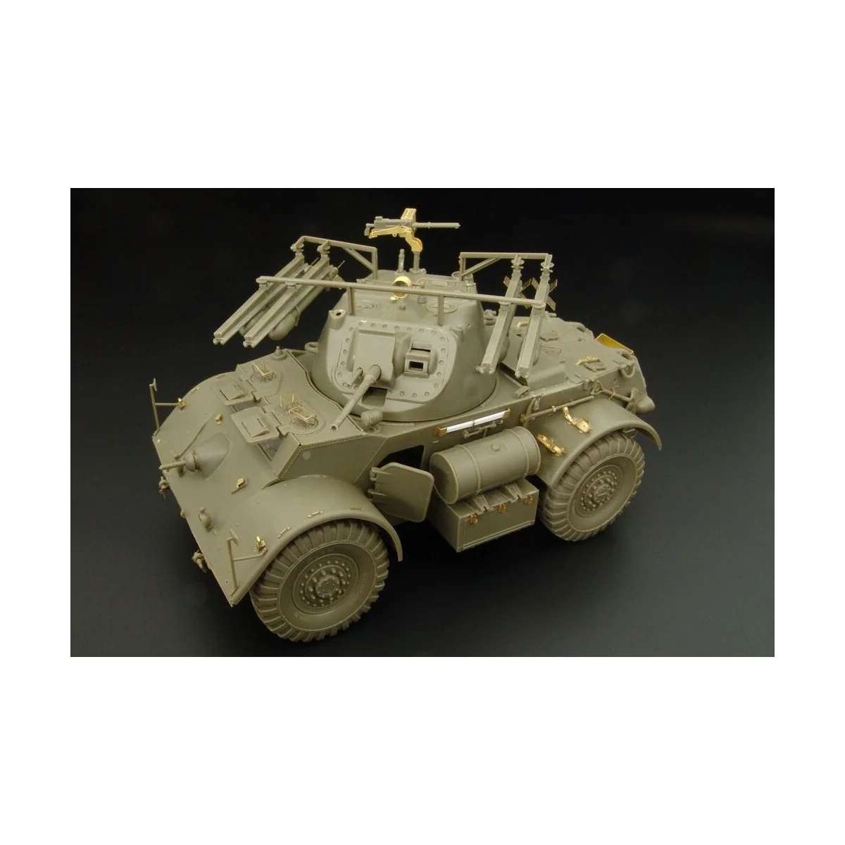T17E1 Staghound Mk I w 60LB Rocket Launch, 1/35 - Hauler HLU35056