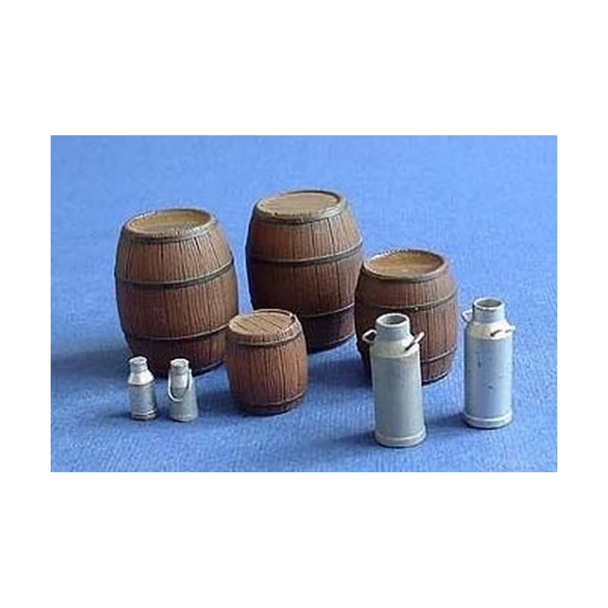 Wooden barrels and milk cans, 1/35 - Hauler HLU35080