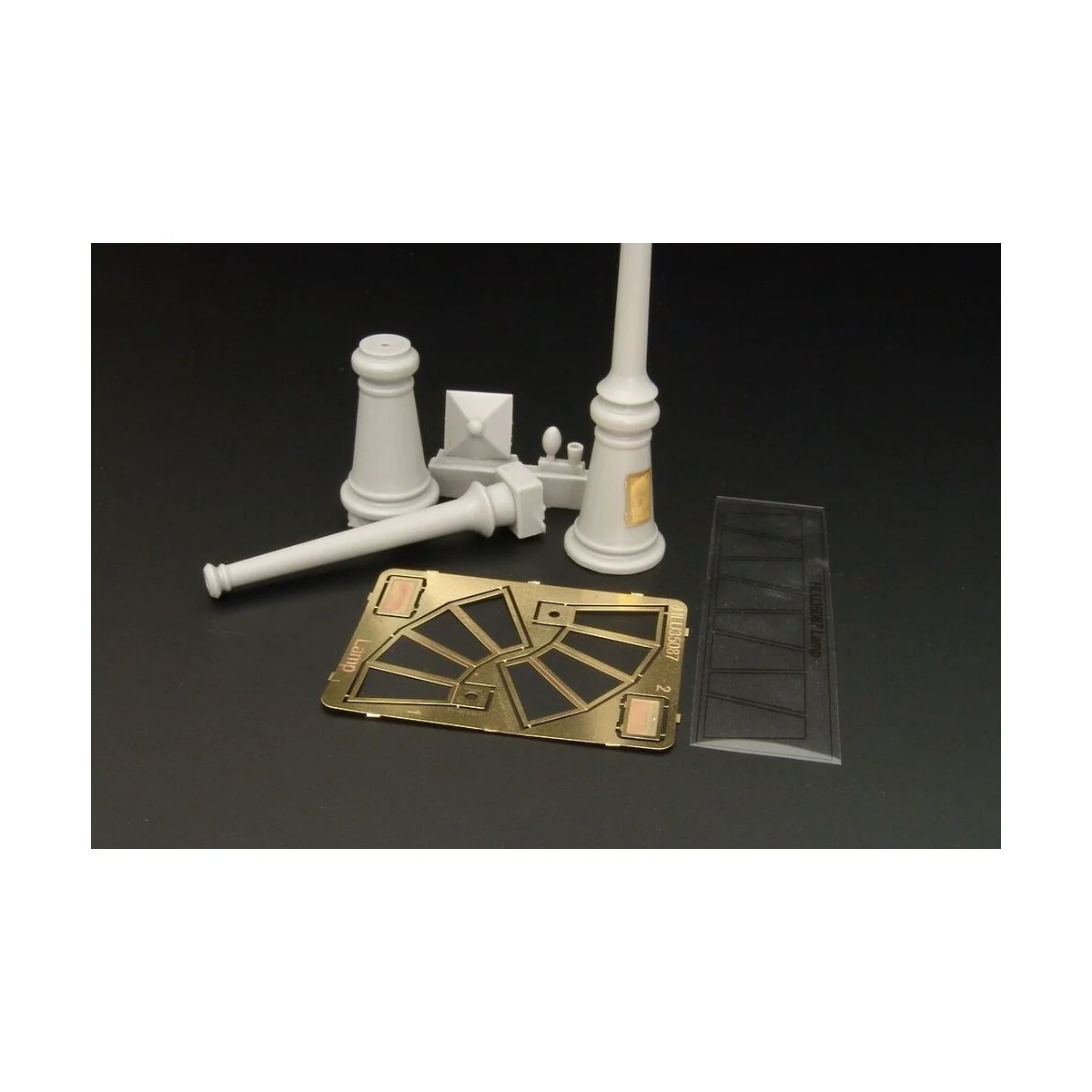 Street lamps (two pcs ), 1/35 - Hauler HLU35087