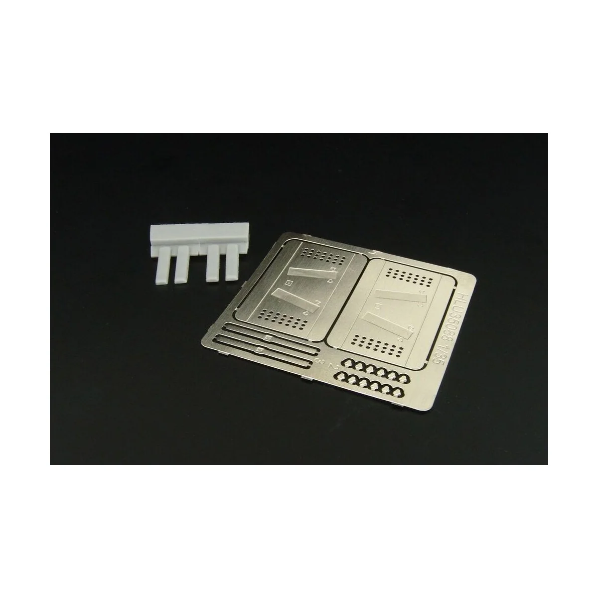 Ukraine police shield (2pcs), 1/35 - Hauler HLU35088