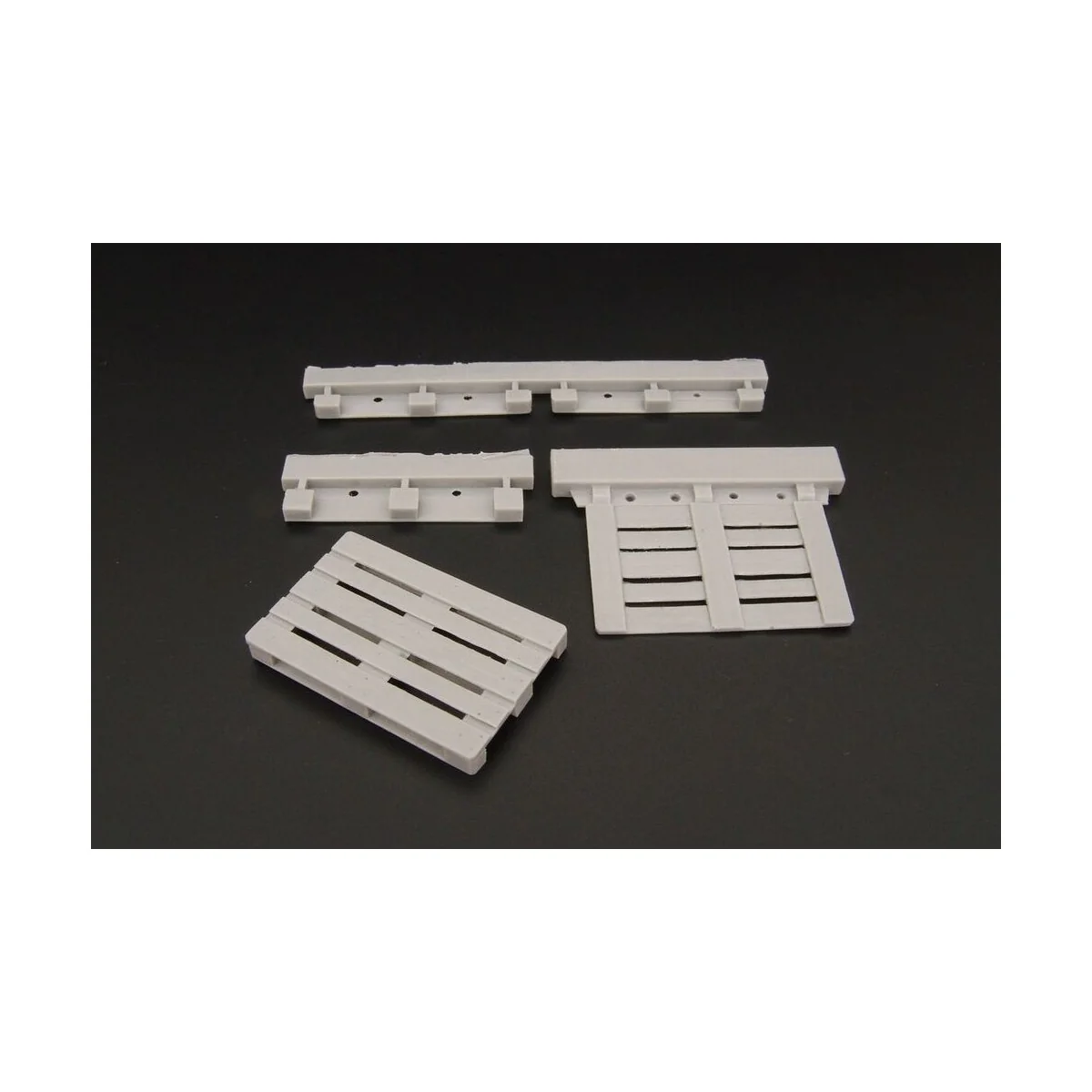 Euro pallet (2pcs), 1/35 - Hauler HLU35095