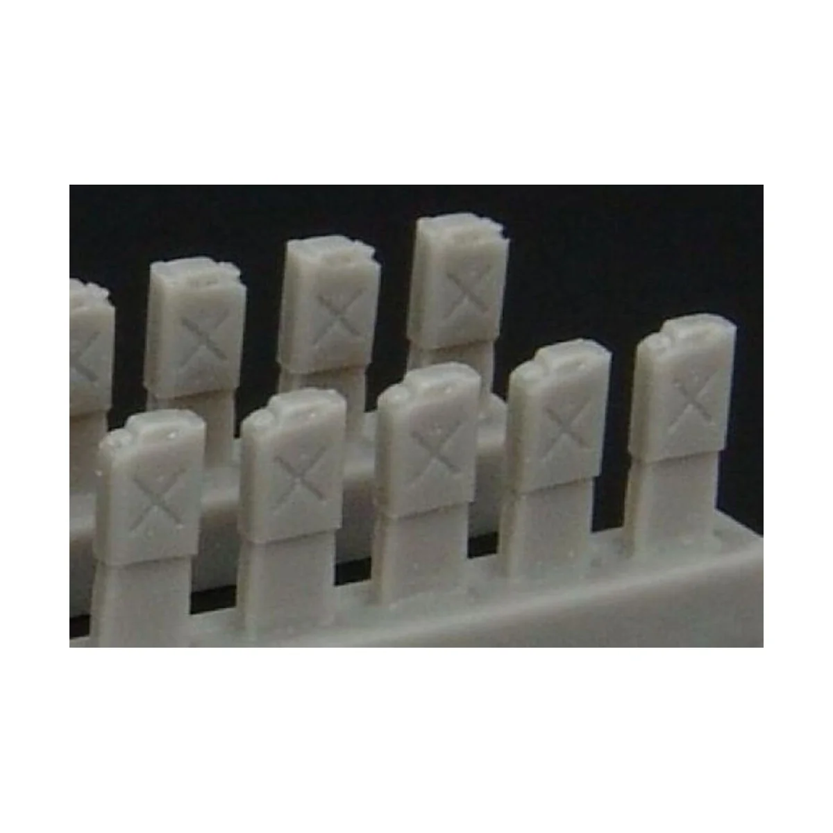 U S fuel cans, 1/144 - Brengun BRL144009