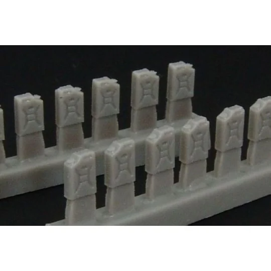 Modern fuel cans, 1/144 - Brengun BRL144011