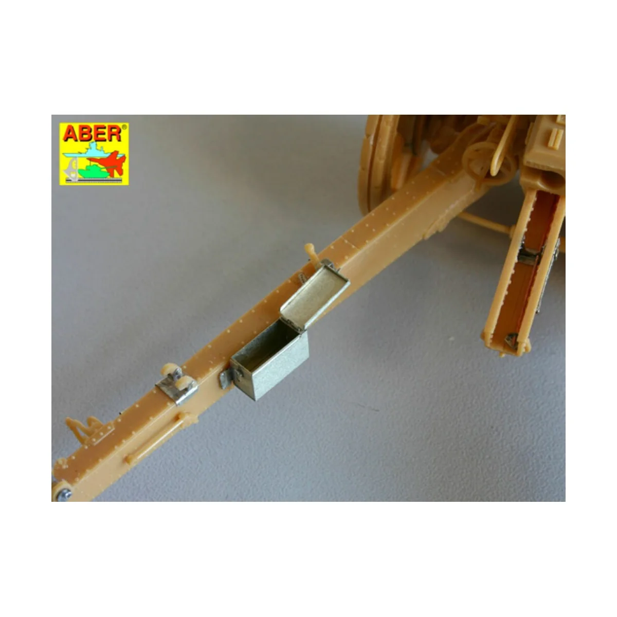 German 105 mm howitzer LeFH 18, 1/35 - Aber Models 35154