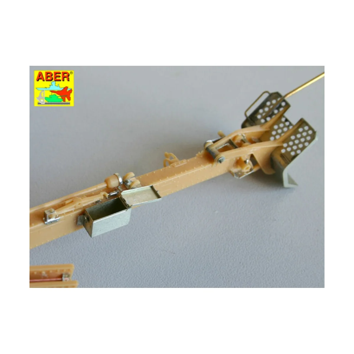 German 105 mm howitzer LeFH 18, 1/35 - Aber Models 35154