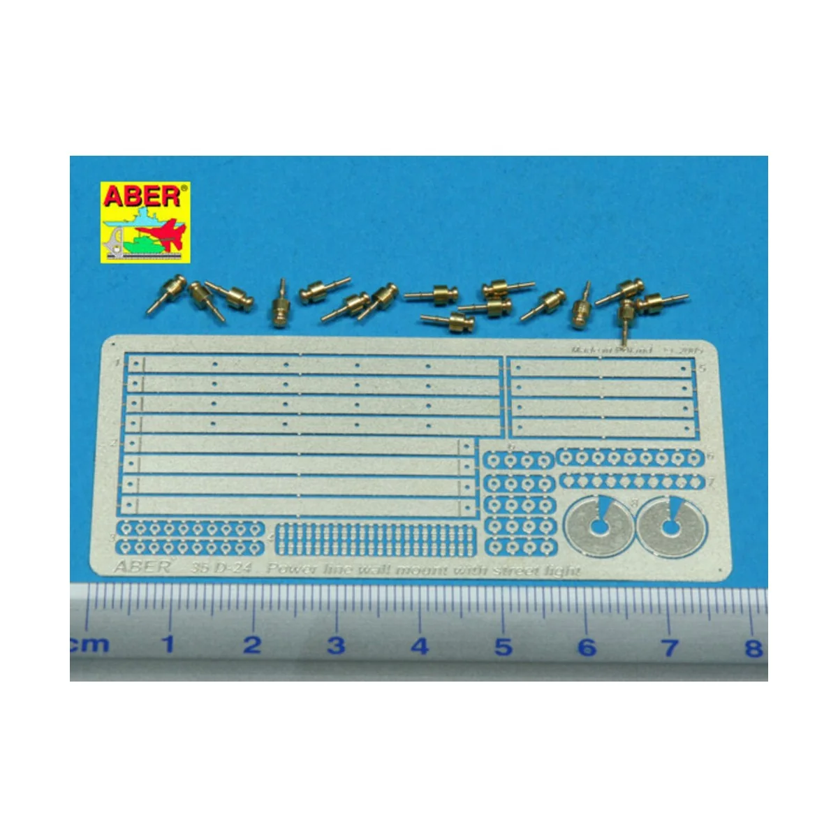 Power line wall mount with street light, 1/35 - Aber Models 35D-24
