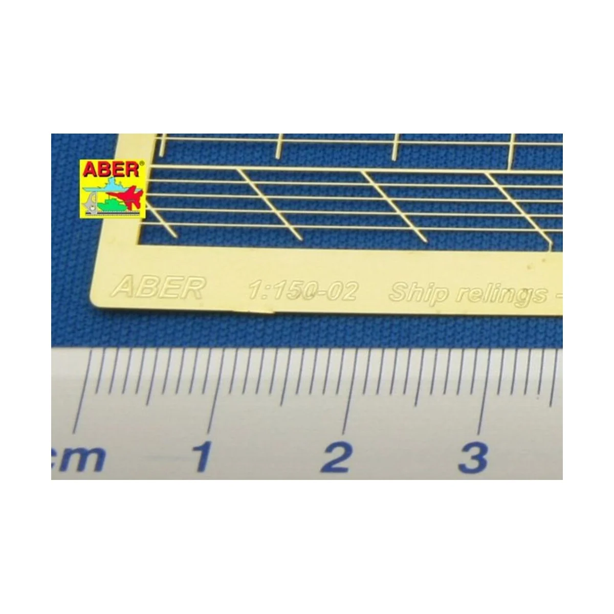 Ships railing -five horizontal bars, 1/150 - Aber Models RE-150-02