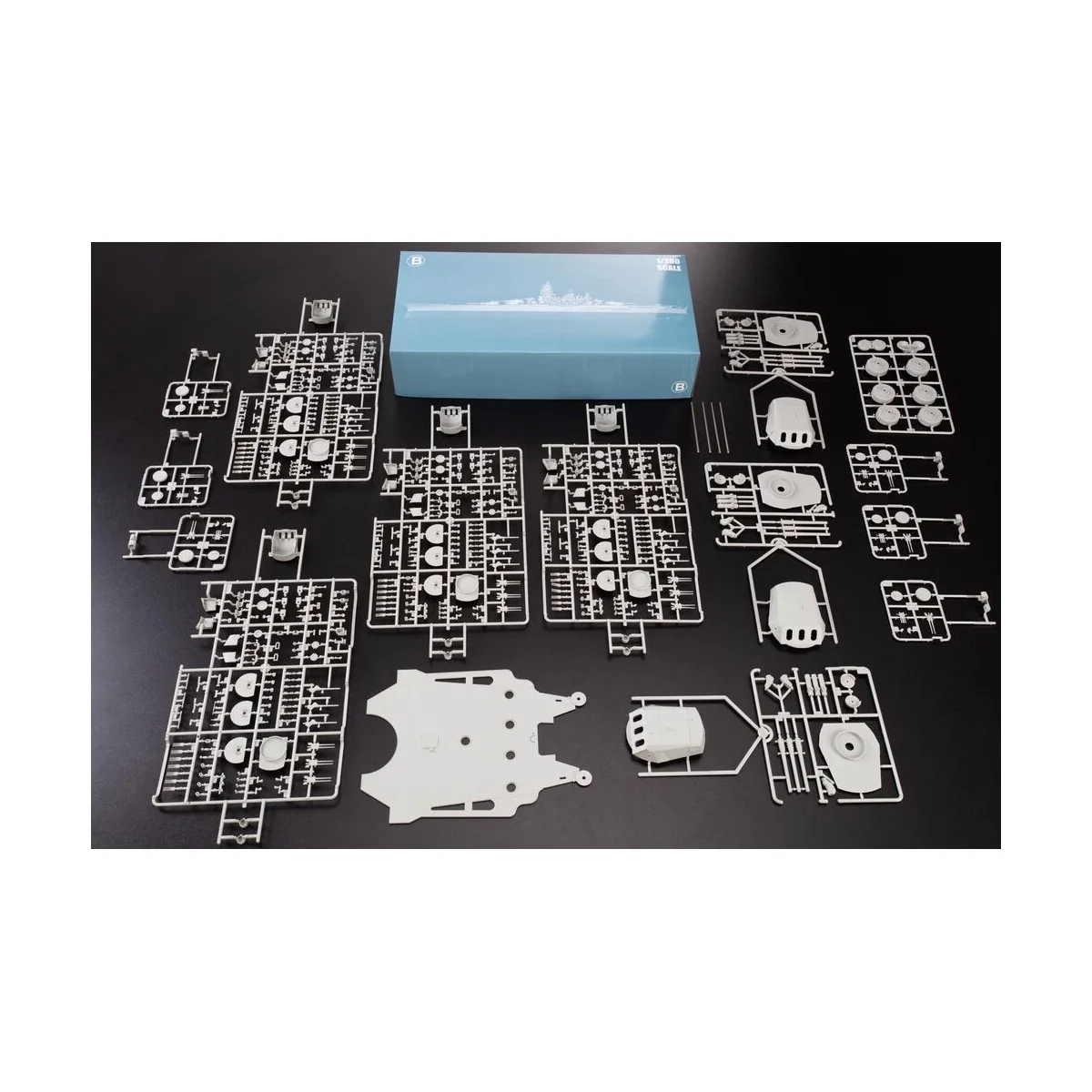 YAMATO Battleship PREMIUM, 1/200 - Glow2B Modellbau 5058052000