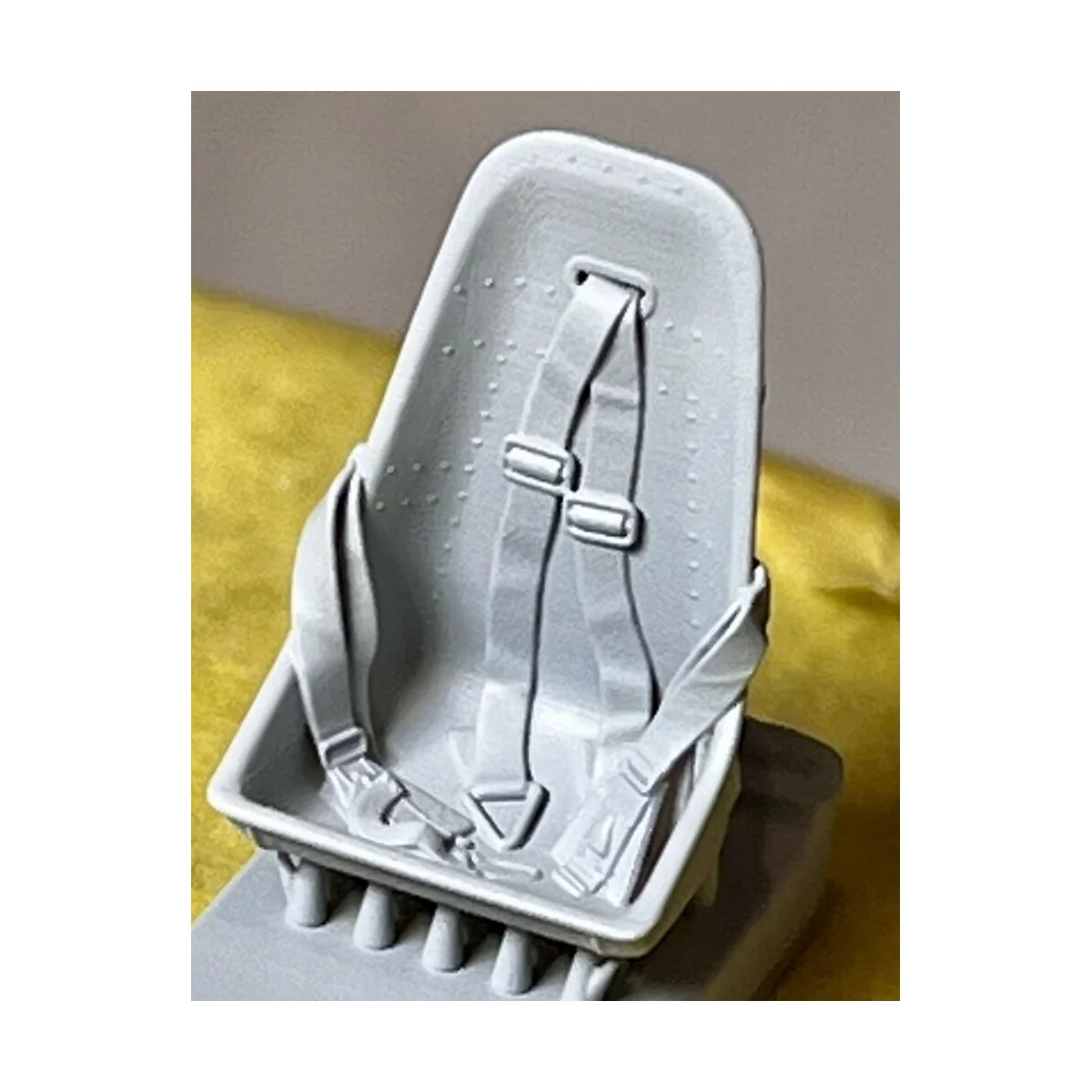 Bf-109E seat with safety belts for Wingsy Kits, 1/48 - Clear Prop A...