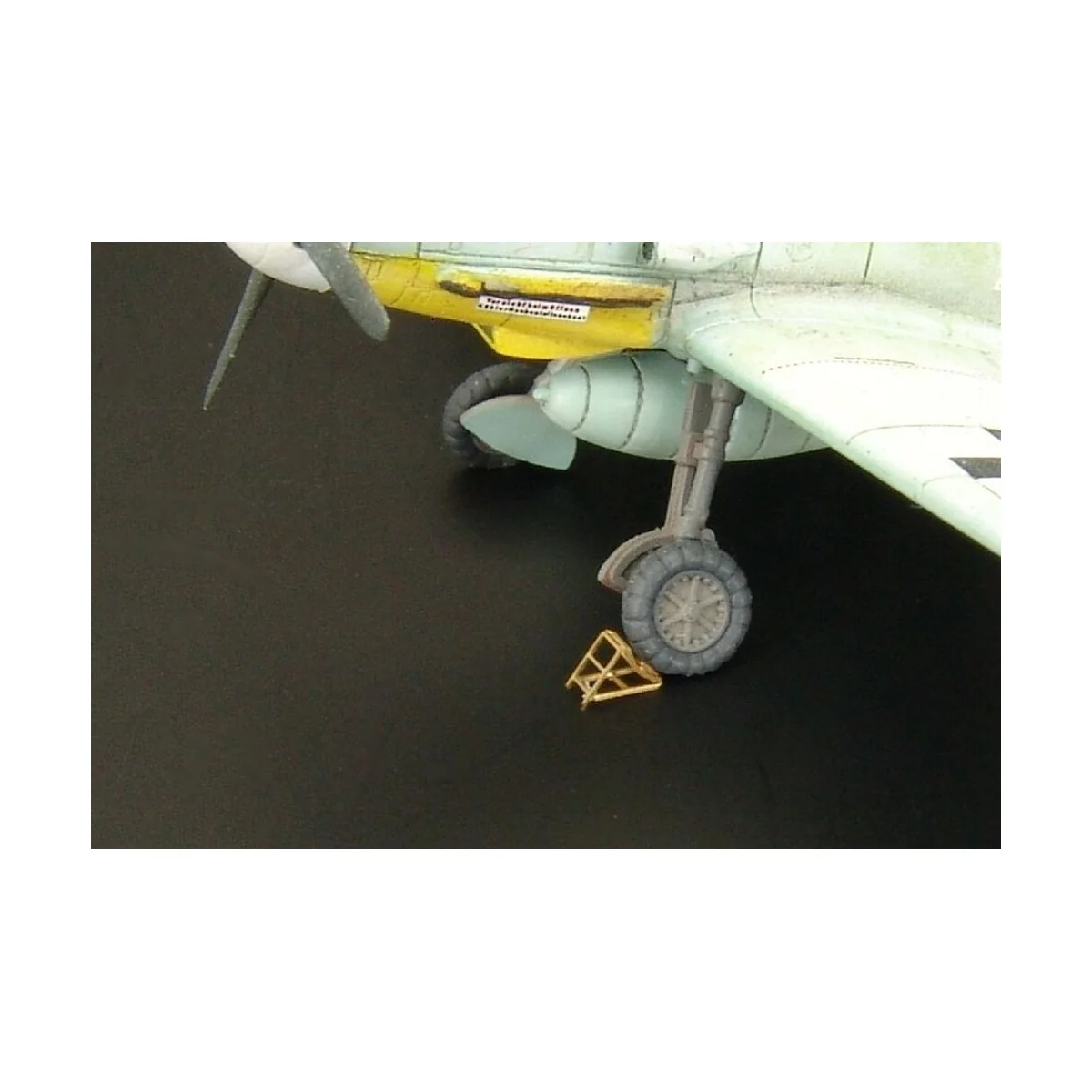Luftwaffe wheel chocks (10pcs), 1/144 - Brengun BRL144033
