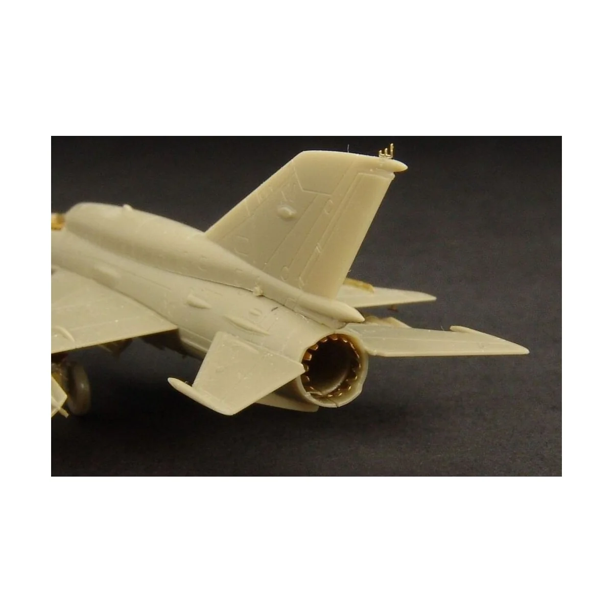 Mig-21 SMT (Eduard), 1/144 - Brengun BRL144042