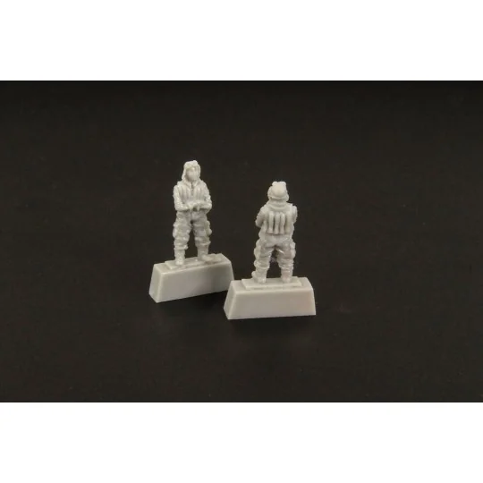 Japanese pilot WWII -(two pieces), 1/144 - Brengun BRL144080