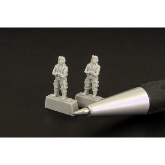 Japanese pilot WWII -(two pieces), 1/144 - Brengun BRL144080