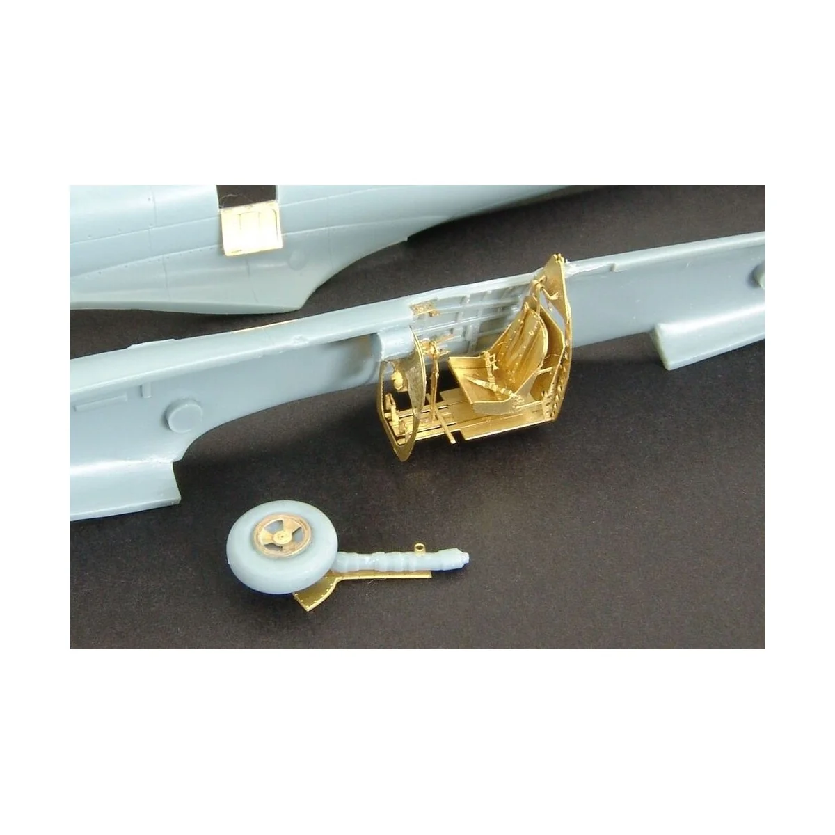 Spitfire LF Mk XVI (Sword72052), 1/72 - Brengun BRL72029