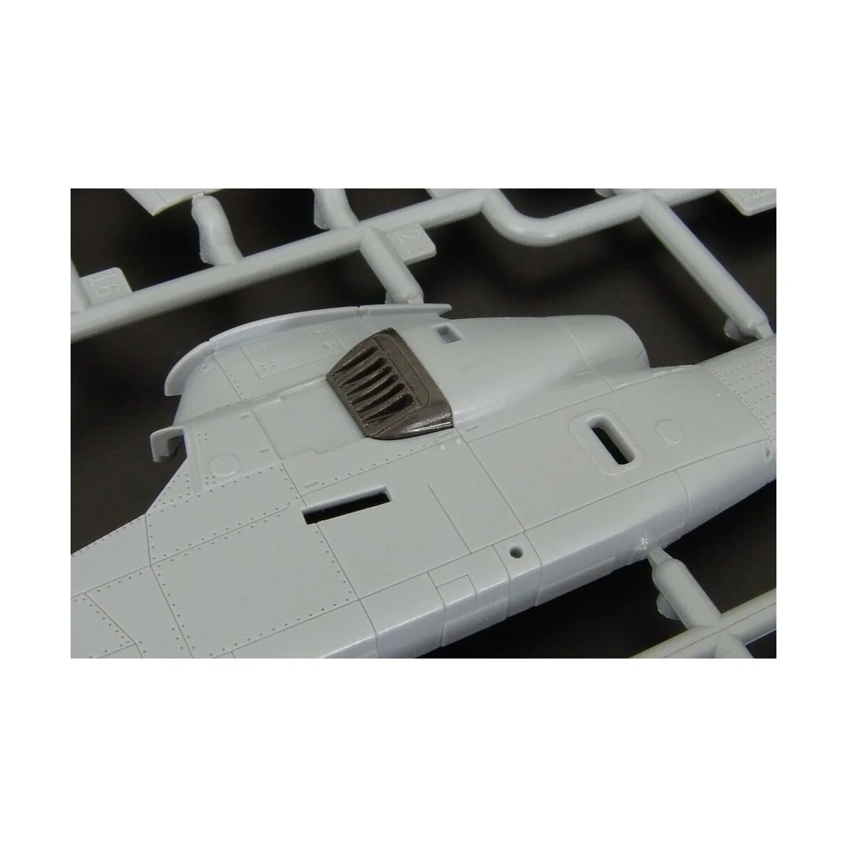 AH-1G Cobra air intake correction set (Special hobby), 1/72 - Breng...