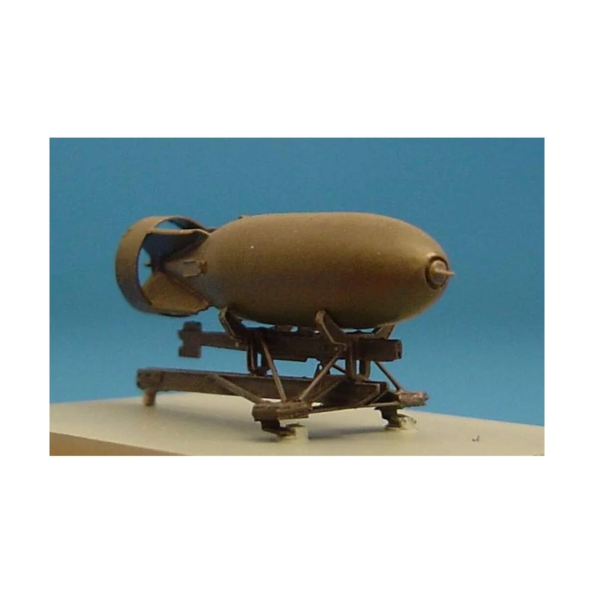 British 500lb bomb with bomb rack, 1/48 - Brengun BRL48003