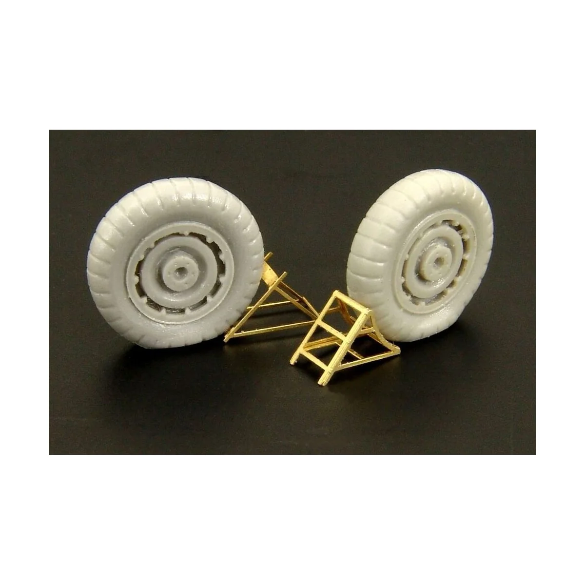 Luftwaffe wheel chocks (two types), 1/48 - Brengun BRL48024