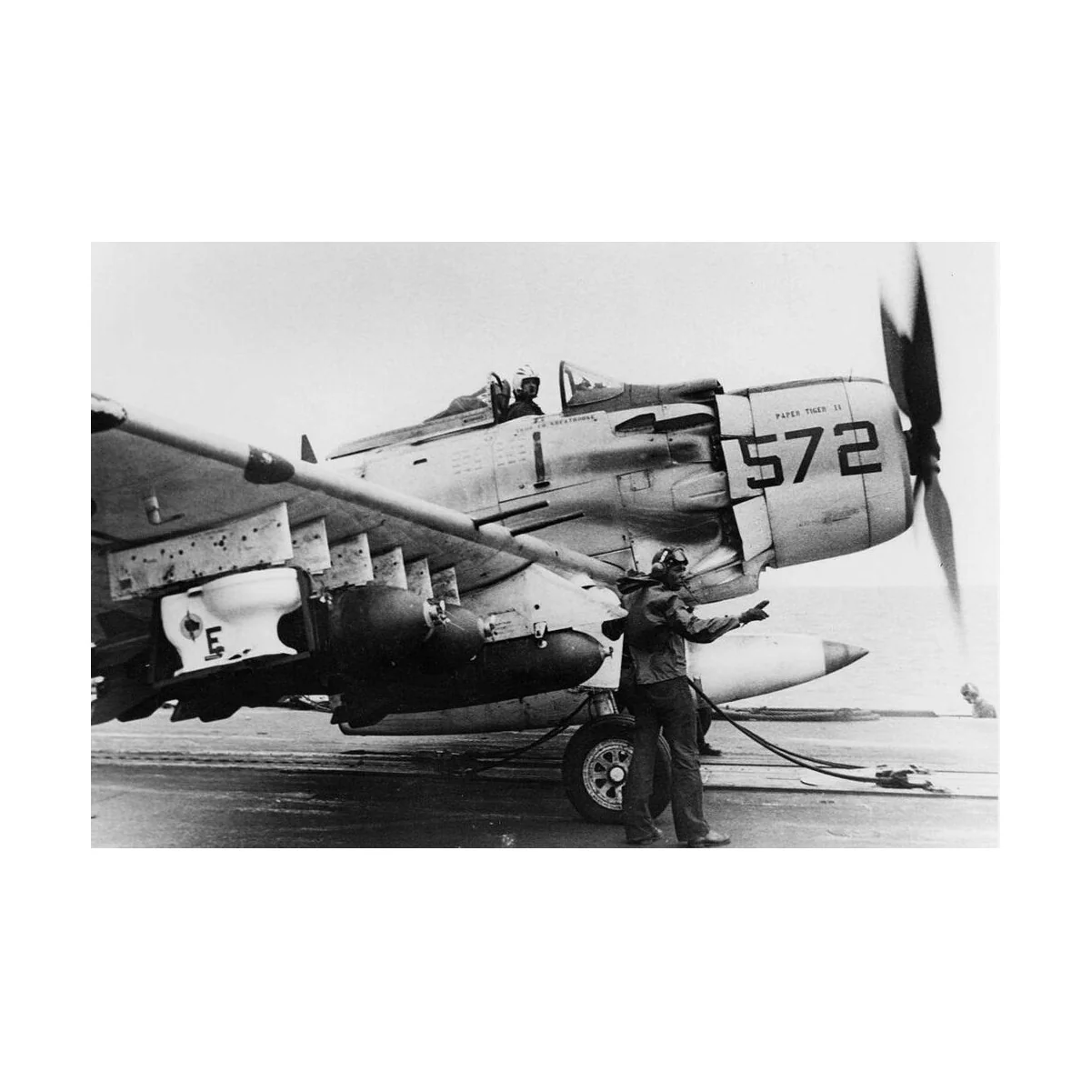 Toilet bomb for Skyraider, 1/48 - Brengun BRL48040