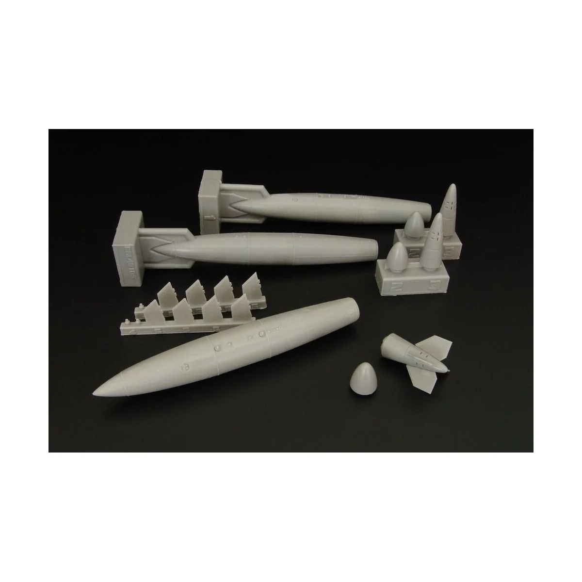 US 300gal Fuel tanks, 1/48 - Brengun BRL48105