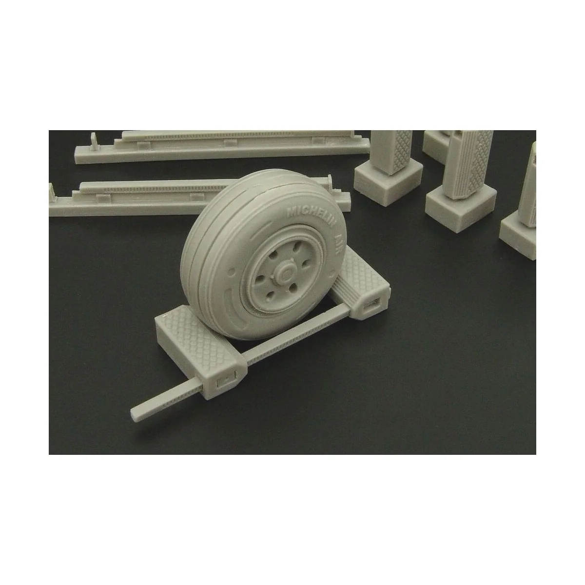 US Navy wheel chocks (modern), 1/32 - Brengun BRL32018
