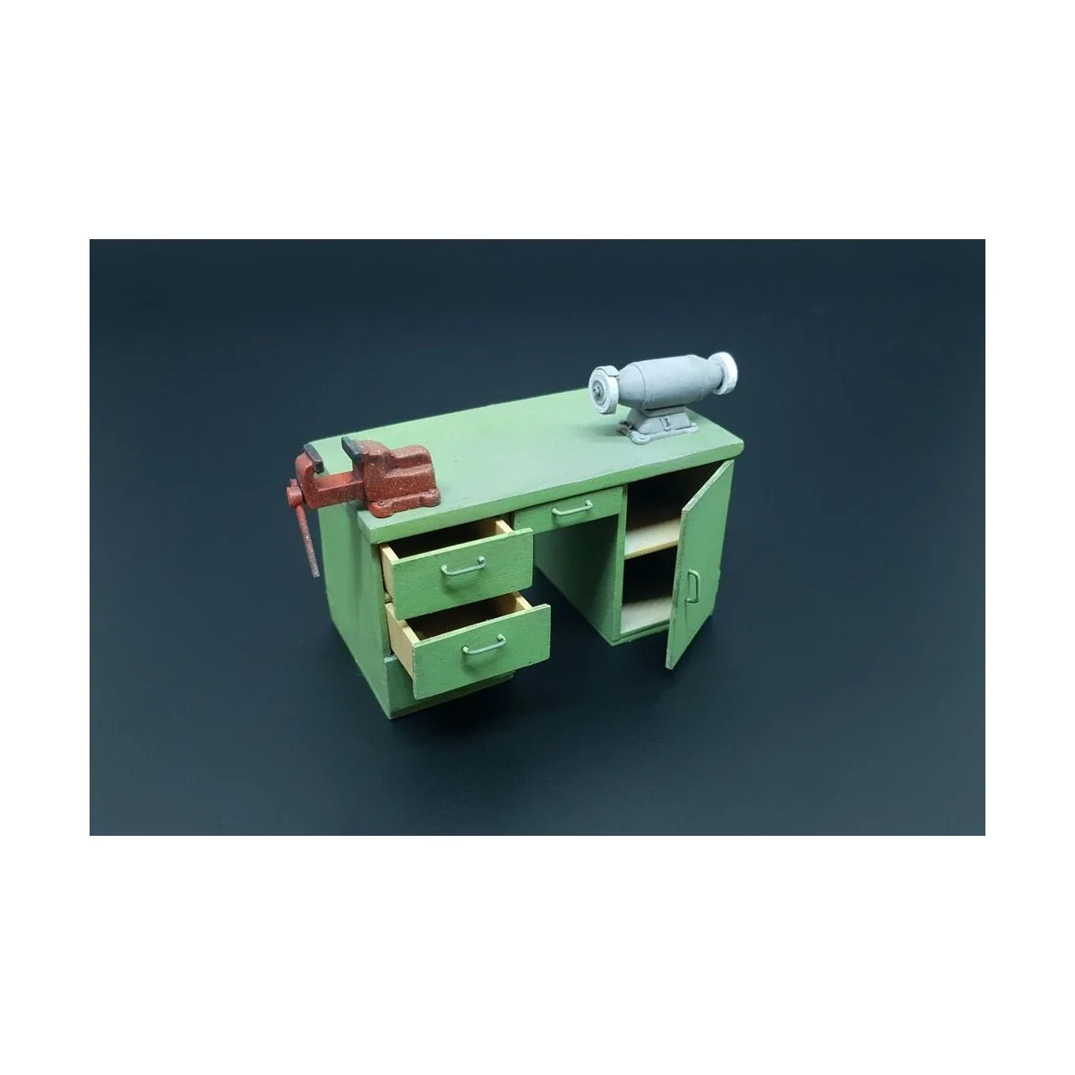 Workbench with table grinder and vise, 1/35 - Hauler HLU35116