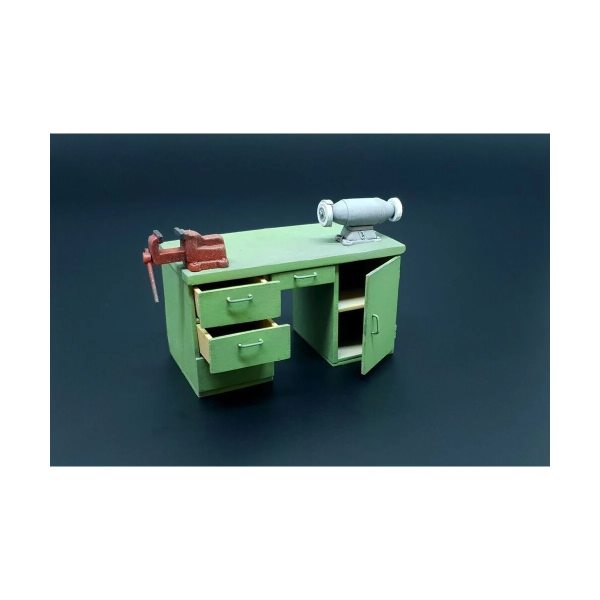 Workbench with table grinder and vise, 1/35 - Hauler HLU35116