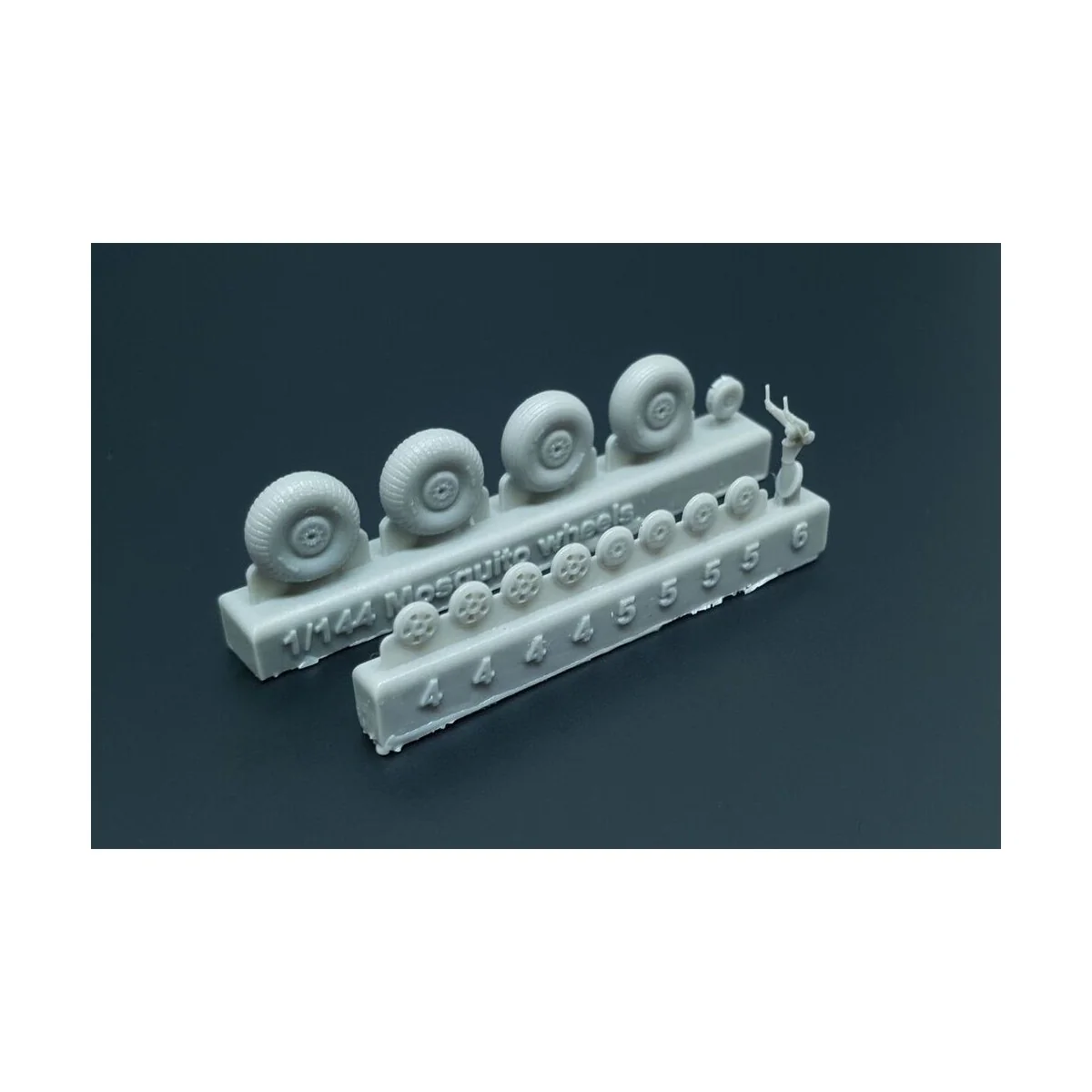 Mosquito wheels, 1/144 - Brengun BRL144153