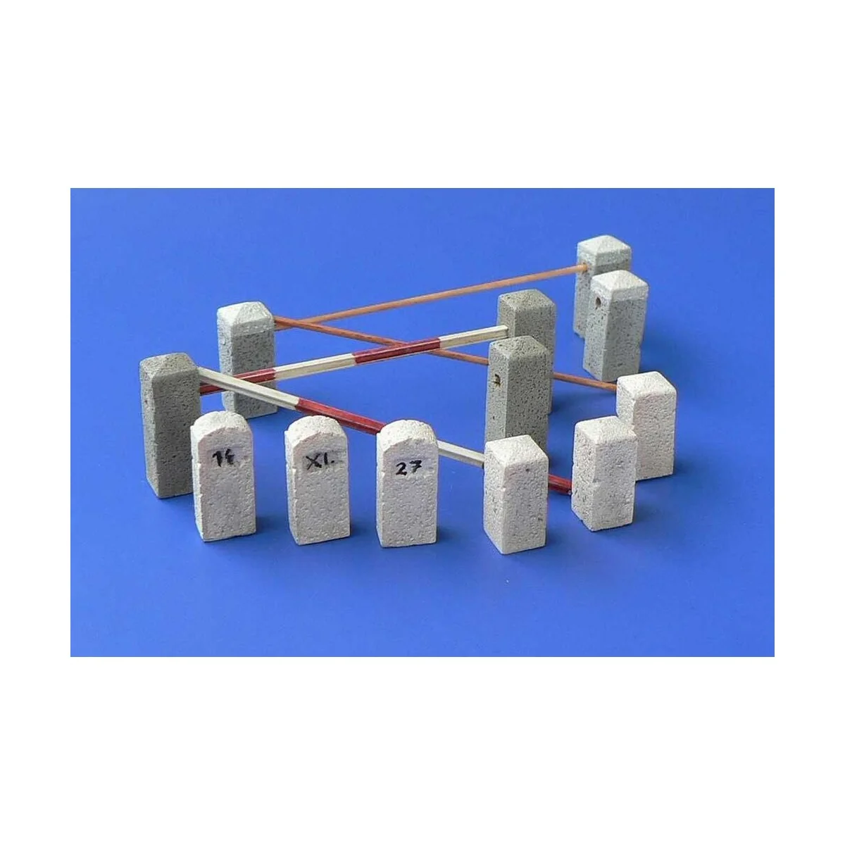 Stone bollards, 1/48 - Hauler HLX48397