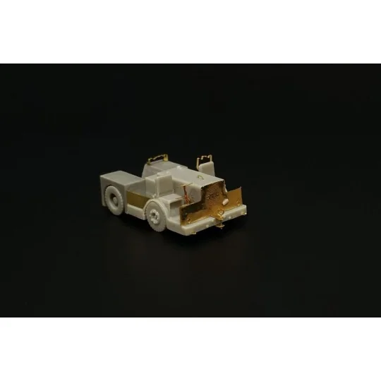 UK Flight Deck Tractor Tugmaster, 1/144 - Brengun BRS144055