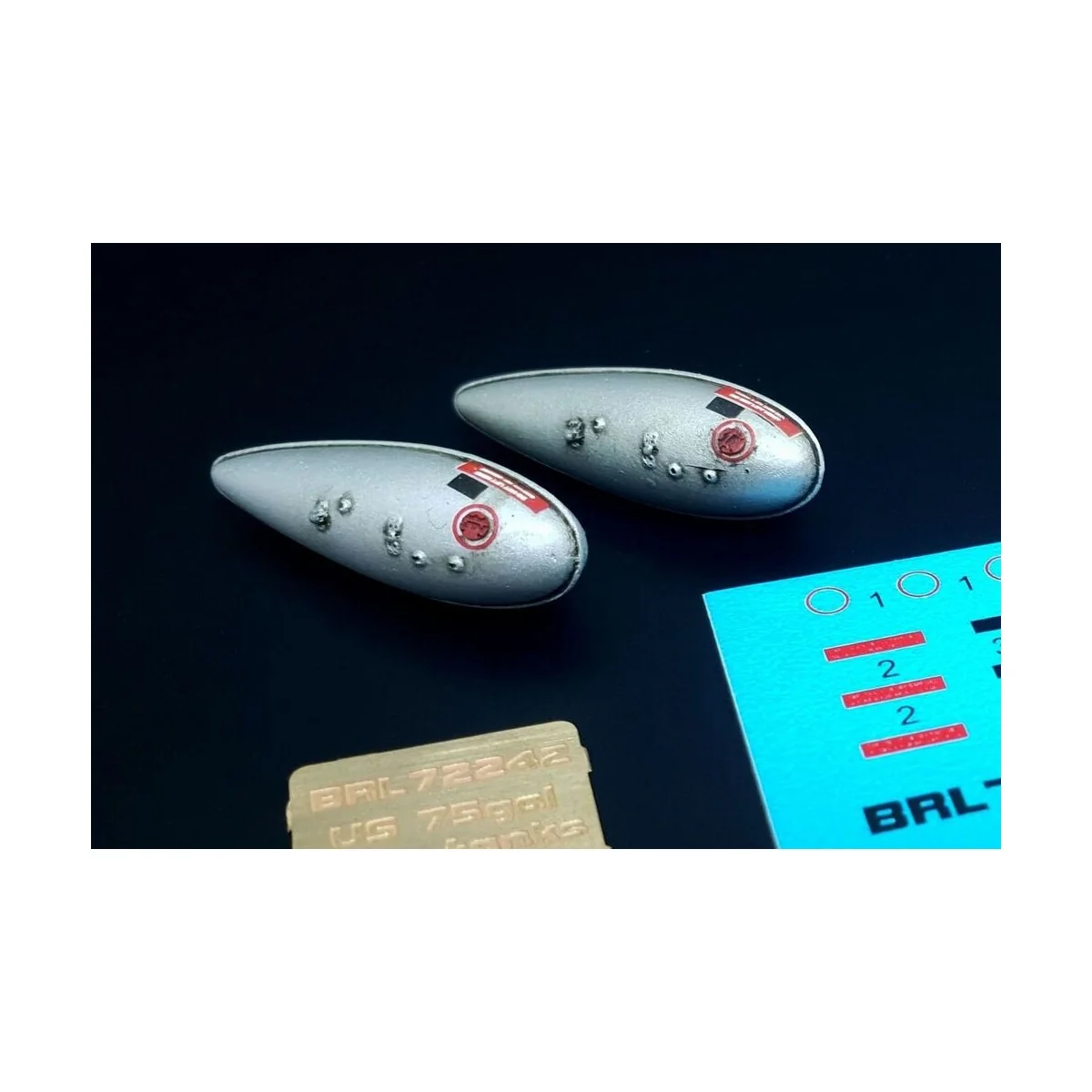 US WWII 75 gal fuel tank (2pcs), 1/72 - Brengun BRL72242