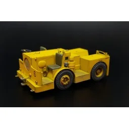 UK Flight Deck Tractor Tugmaster, 1/32 - Brengun BRL32052