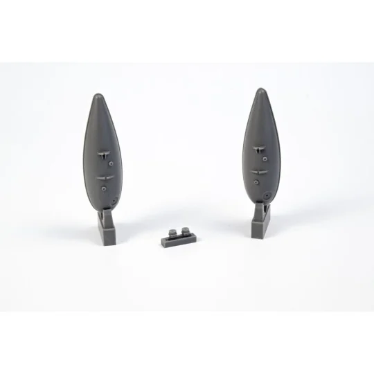 P-51D Mustang Metal Drop Tank w/jutting filler neck(2 pcs), 1/32 - ...