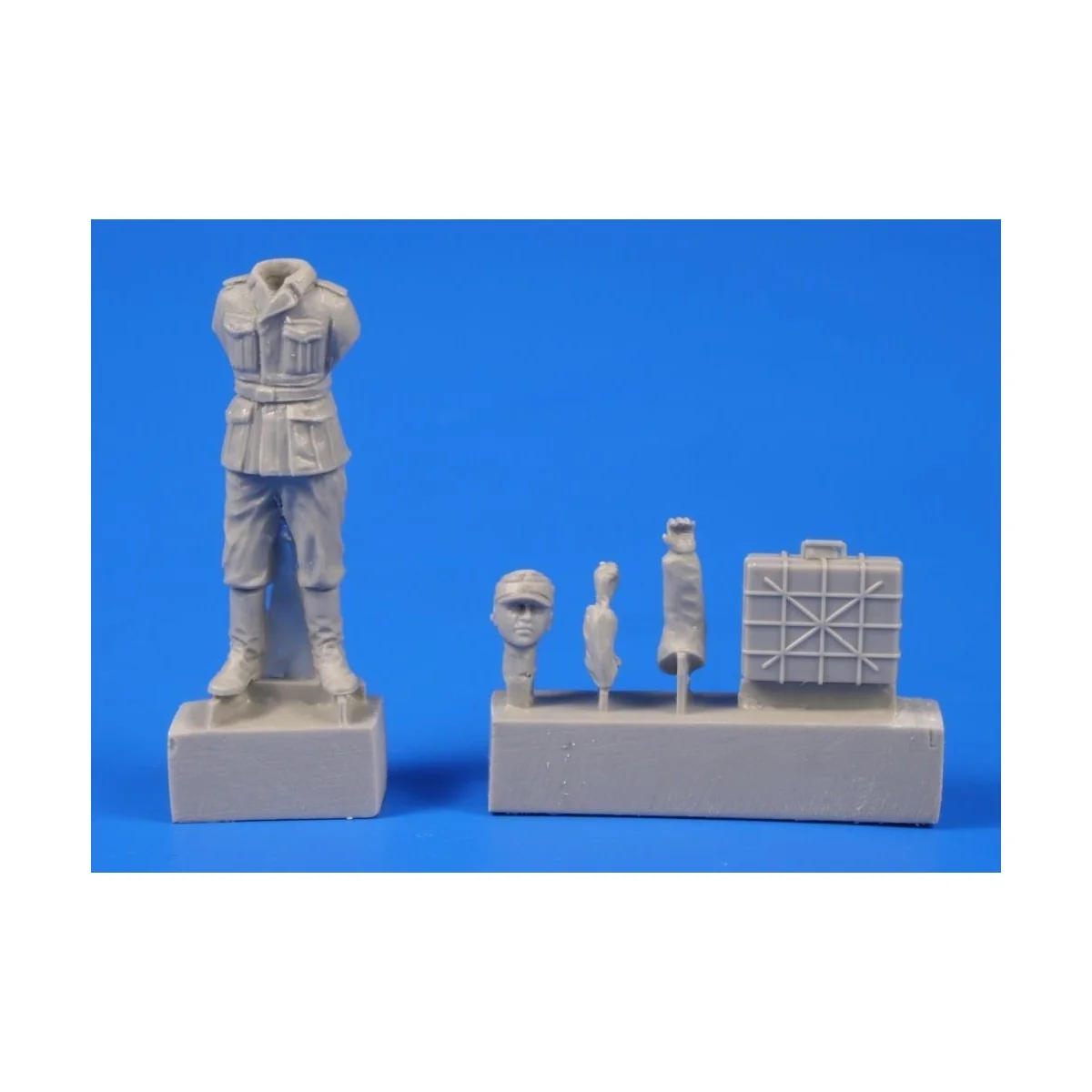 German WWII Soldier with Grenade Case, 1/48 - CMK 129-F48302