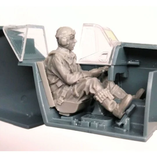 Bf 109G German Pilot, seated (for Eduard kits), 1/48 - CMK 129-F48368