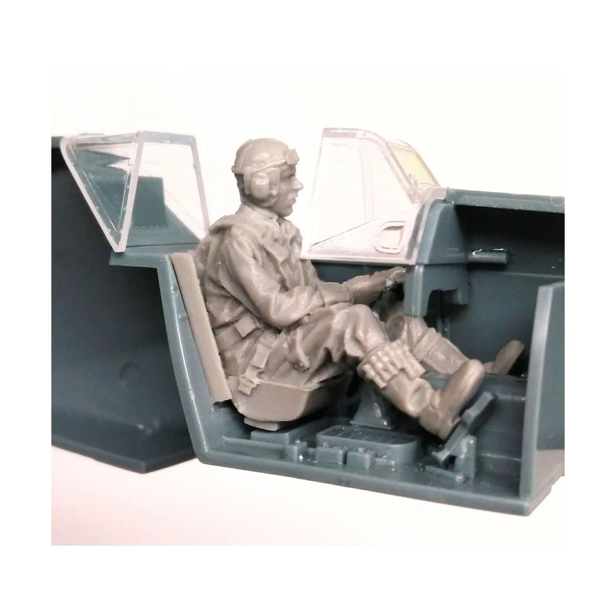 Bf 109G German Pilot, seated (for Eduard kits), 1/48 - CMK 129-F48368