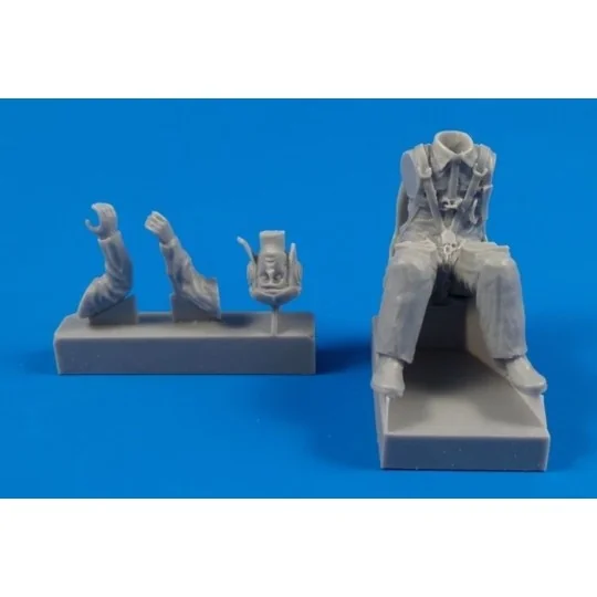 WW II Italian Fiat G-50 Sitting Pilot, 1/32 - CMK 129-F32315