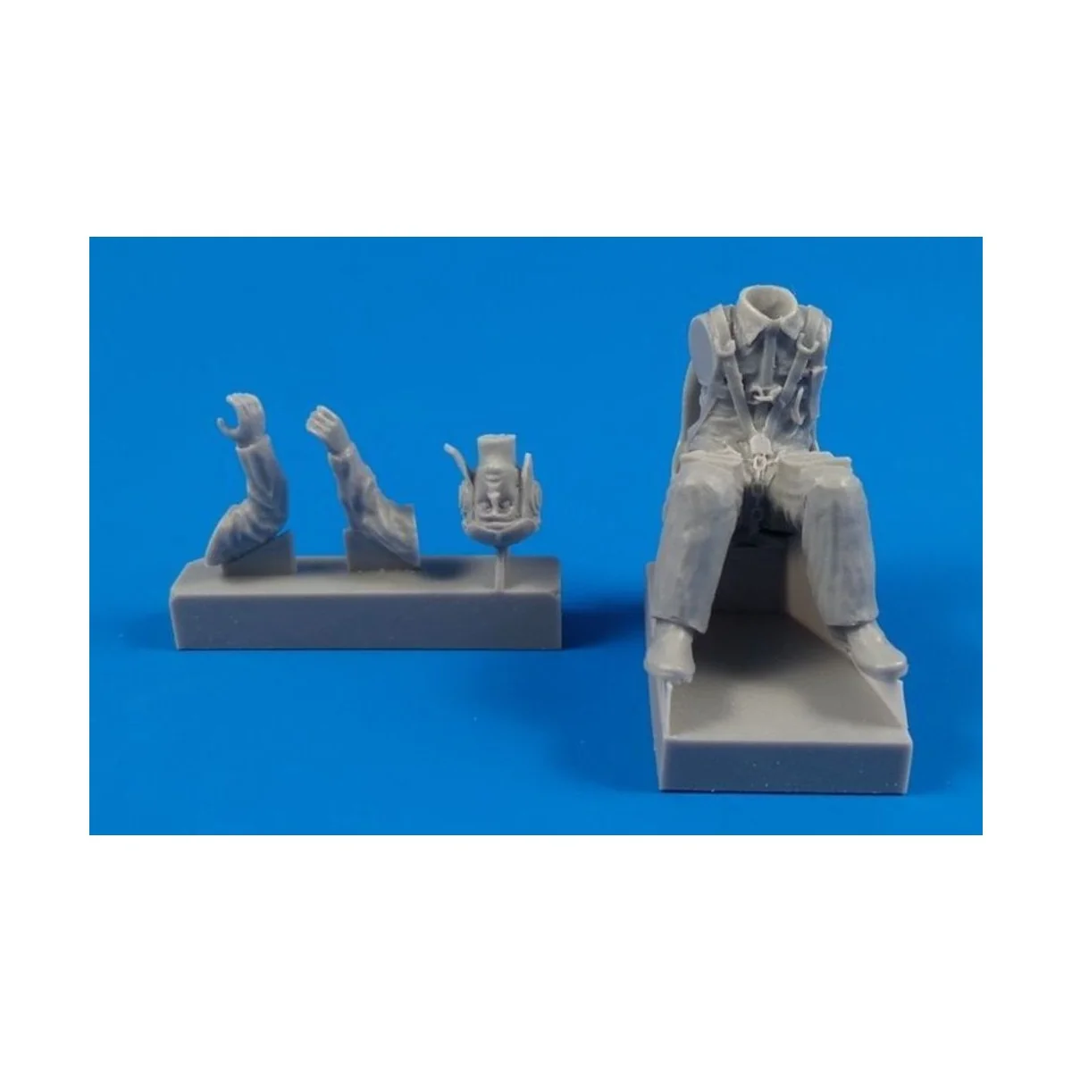 WW II Italian Fiat G-50 Sitting Pilot, 1/32 - CMK 129-F32315