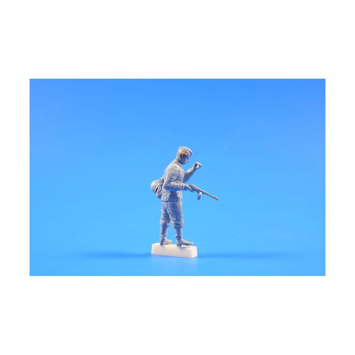 Soviet Soldier with Machinegun (1Fig.), 1/35 - CMK 129-F35225