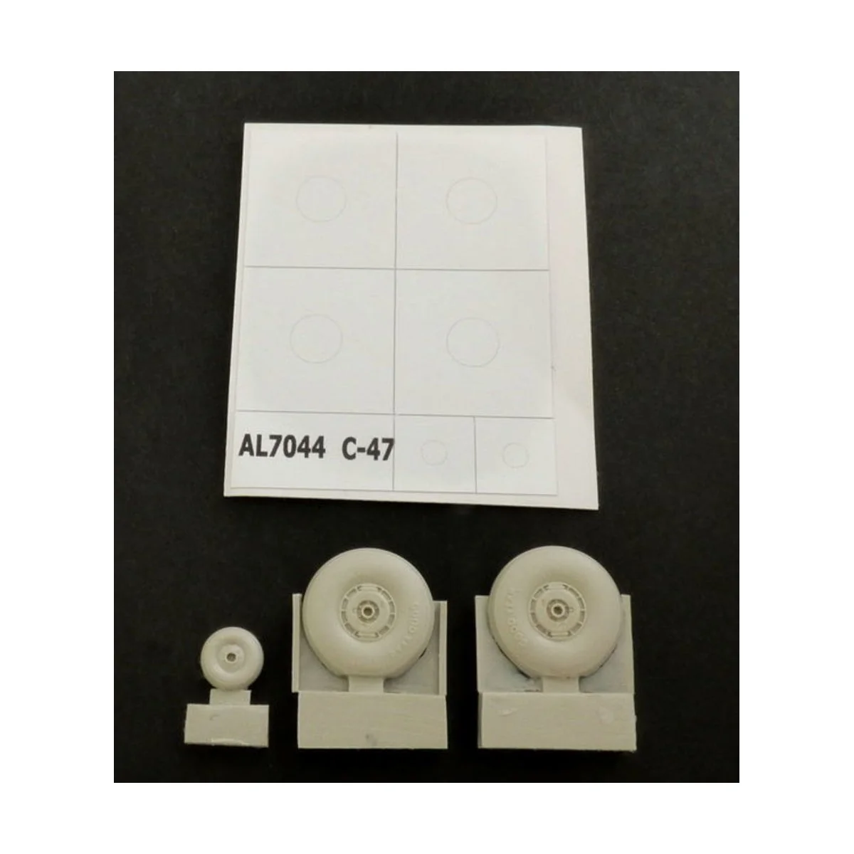 C-47 Skytrain wheels with cover, 1/72 - Plus model AL7044