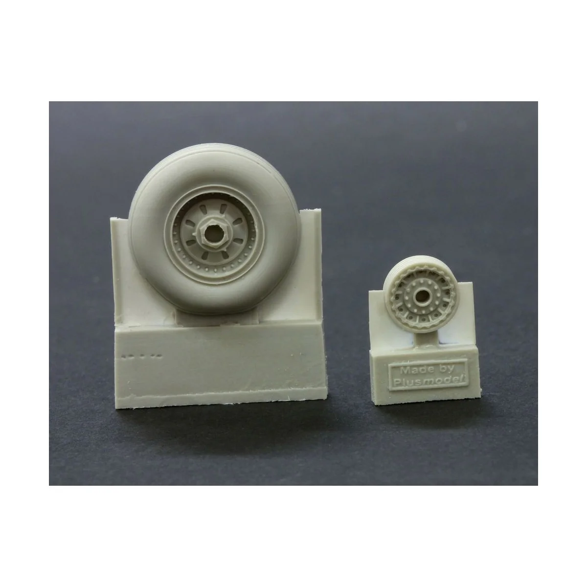 KC-97 Stratotanker wheels, 1/72 - Plus model AL7049