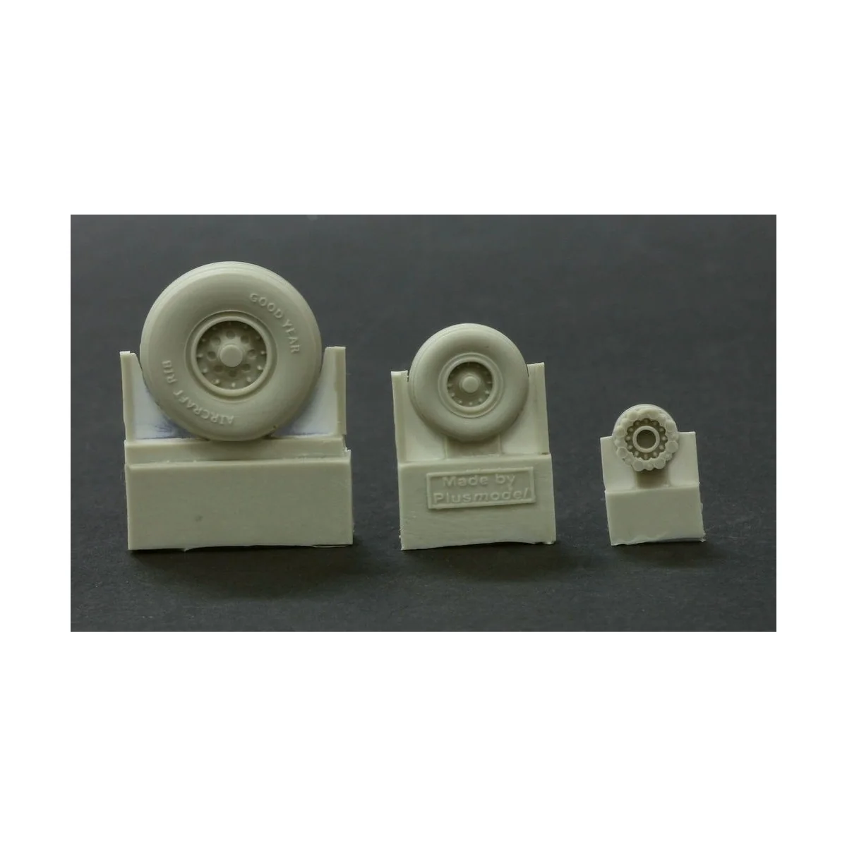 P-3 Orion wheels, 1/72 - Plus model AL7053