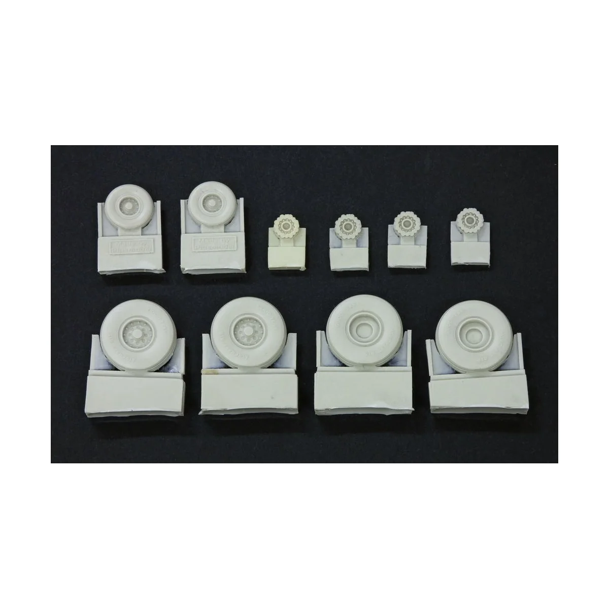 P-3 Orion wheels, 1/72 - Plus model AL7053