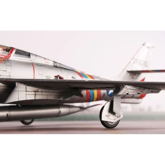 F-84F Thunderstreak ‘US Swept-wing Thunder’, 1/72 - Special Hobby 1...