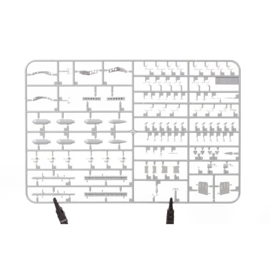 P-40E Warhawk - Eduard Plastic Kits 84207