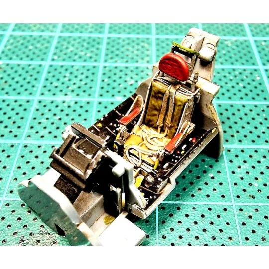 F-84F Thunderstreak ejection seat with seat belts, 1/48 - Art Scale...