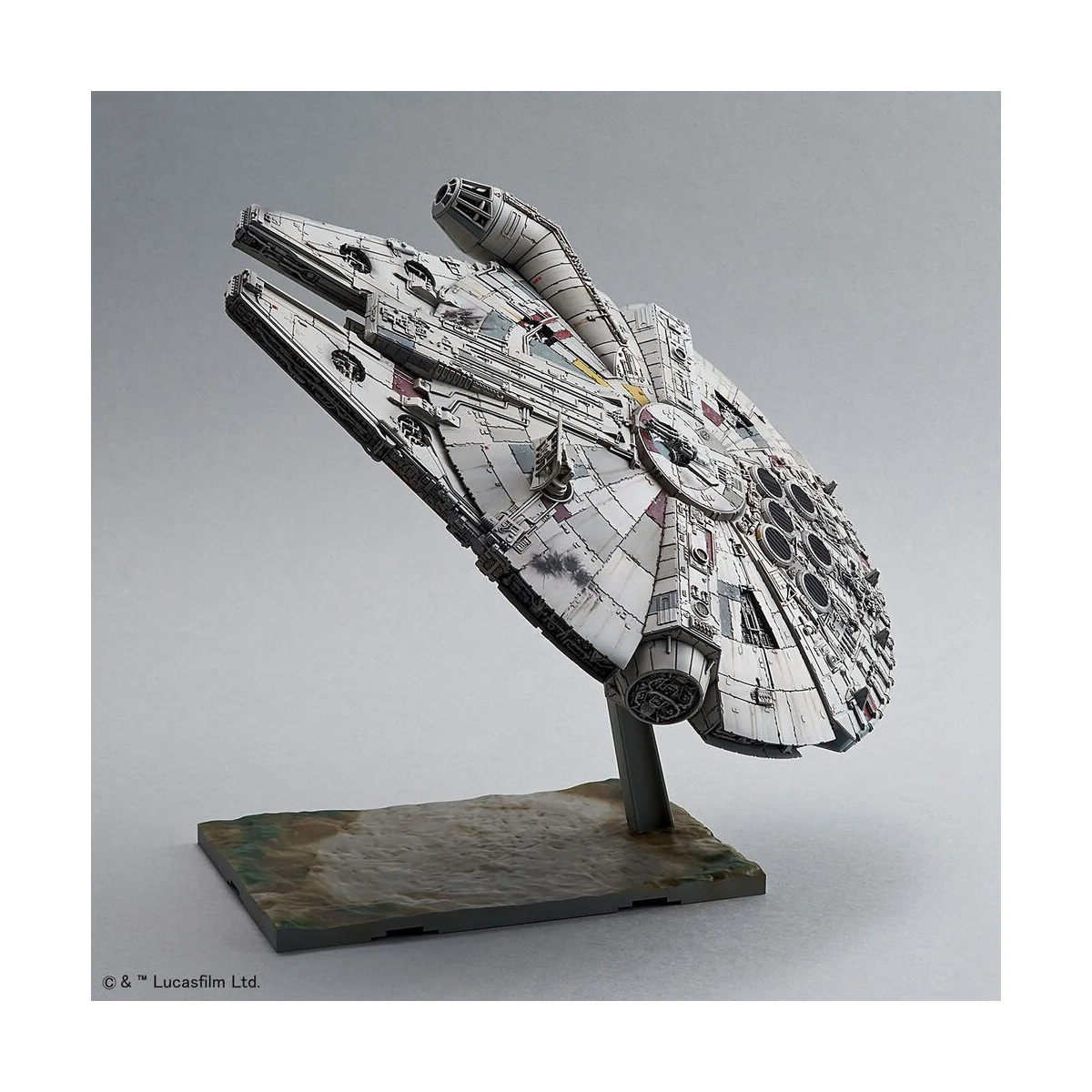Bandai Millennium Falcon, 1/144 - Revell 1211 Bandai Millennium Falcon, 1/144 - Revell 1211
