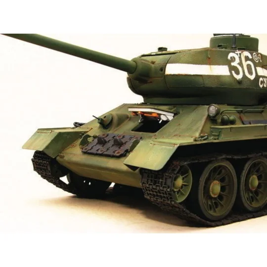T-34/85 1944 Baunummer 183, 1/16 - Trumpeter 00902