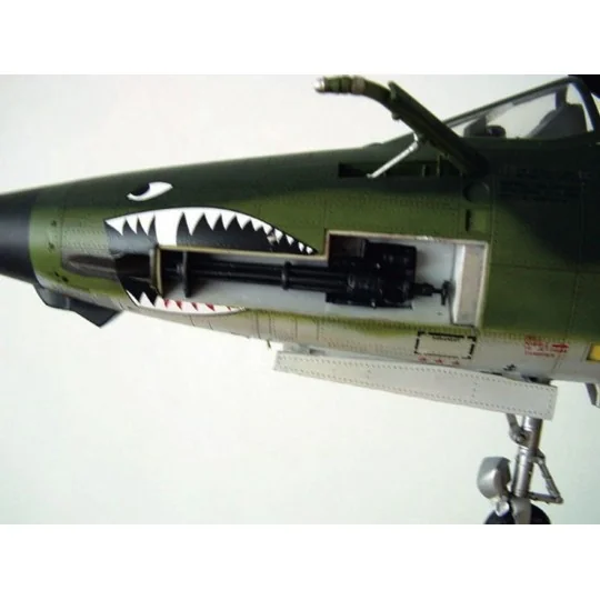Republic F-105 G Wild Weasel, 1/32 - Trumpeter 02202