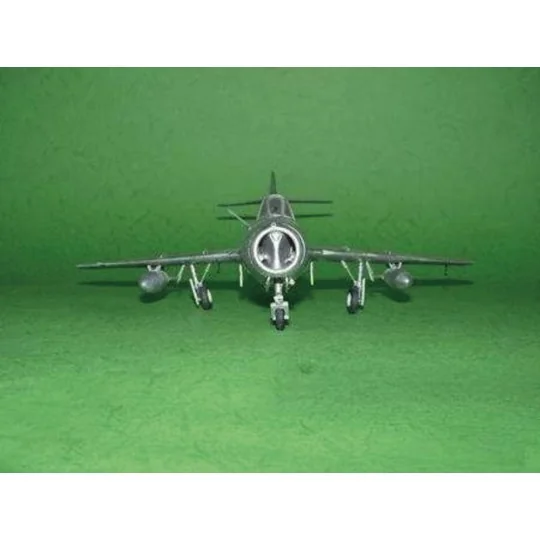 MiG-15 UTI Midget, 1/48 - Trumpeter 02805